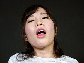 舐めて伸ばして引っ張って、伸縮自在の乳首アクメオナニー　サンプル画像14